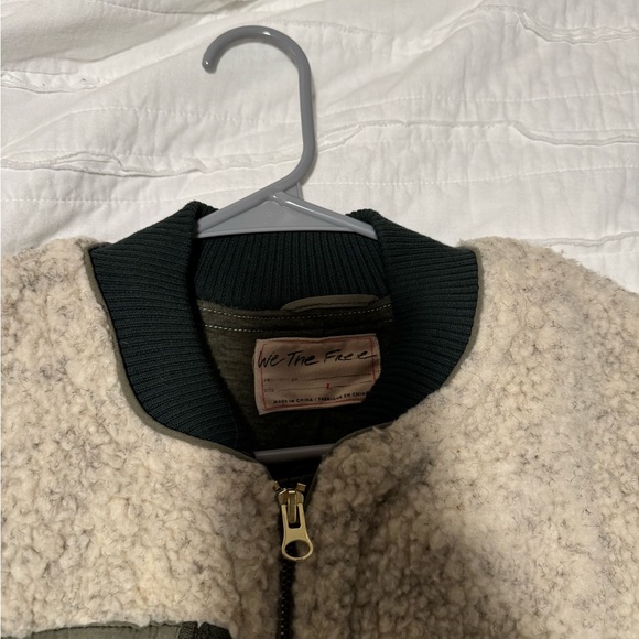 Free People NWOT Rivington Olive Green and Ivory Sherpa Jacket - Picture 2 of 4